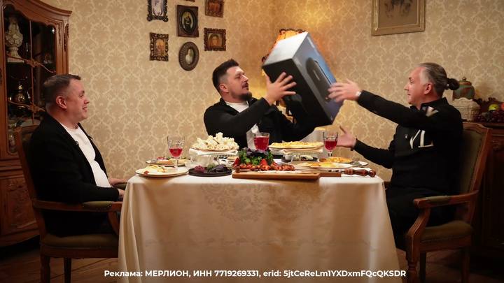 Вручение колонки Hyundai в эфире шоу